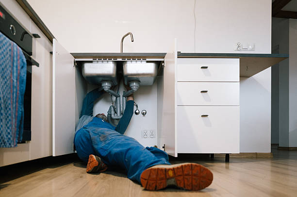 Professional Leak Detection technician working in Alma, AR